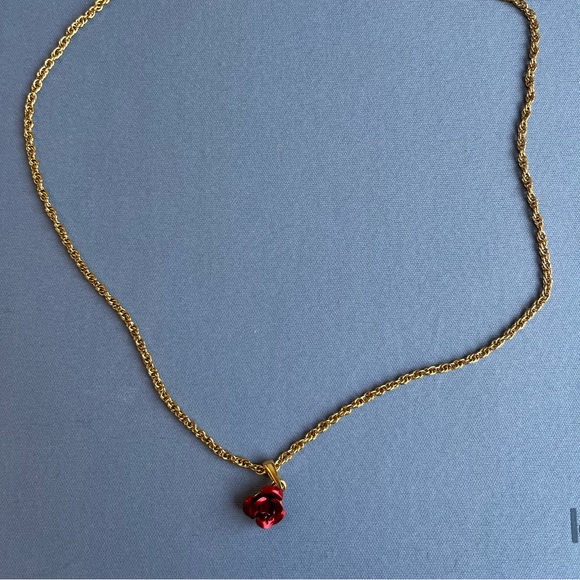 Red rose necklace on gold chain - Picture 2 of 4